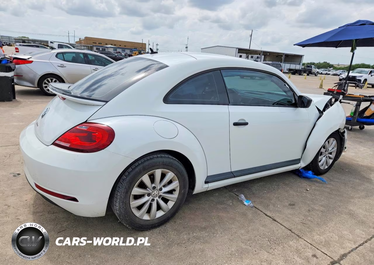 2018 Volkswagen Beetle S-Coast VIN:3VWFD7AT6JM702853 - 3