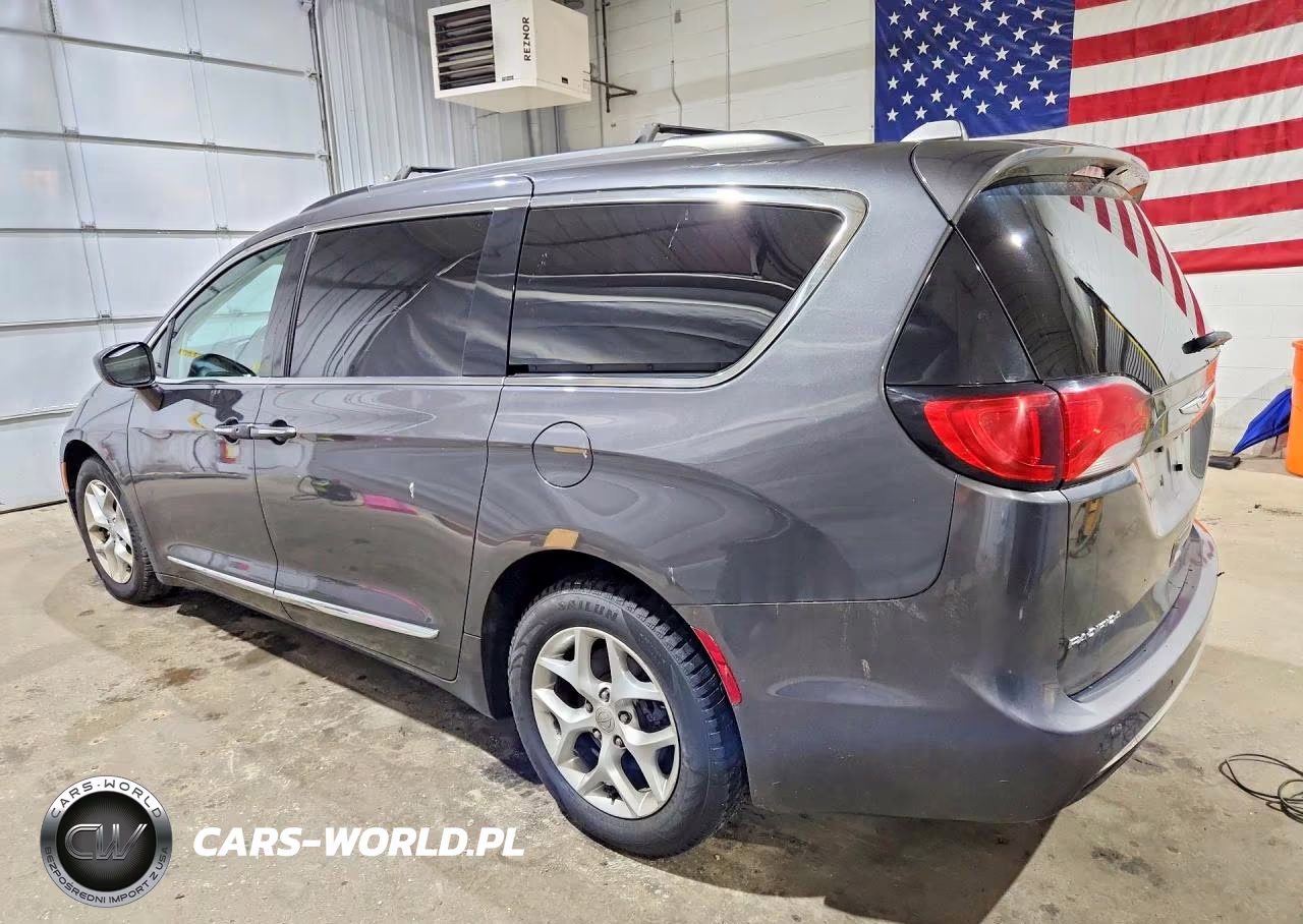 2017 Chrysler Pacifica Touring L VIN:2C4RC1BG3HR636086 - 2
