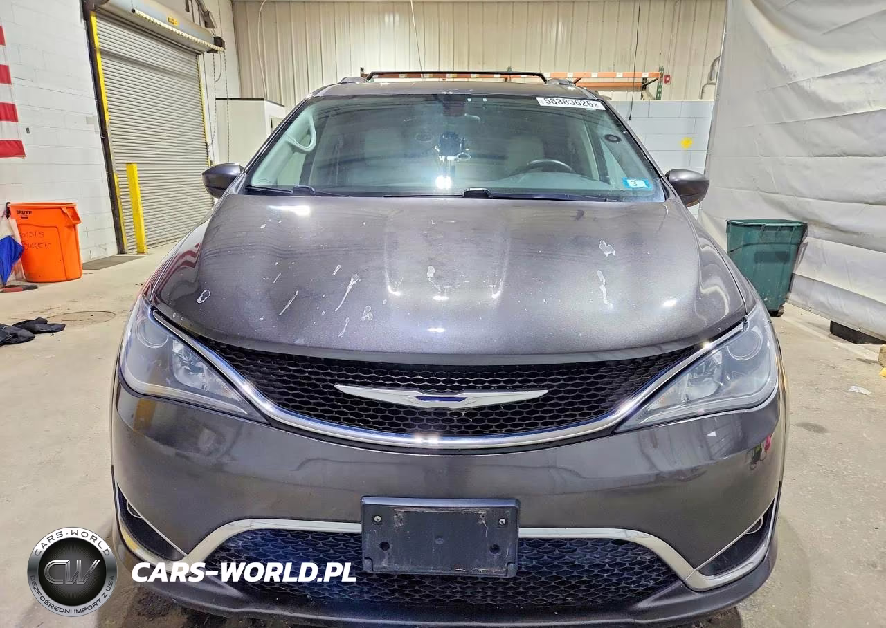 2017 Chrysler Pacifica Touring L VIN:2C4RC1BG3HR636086 - 5