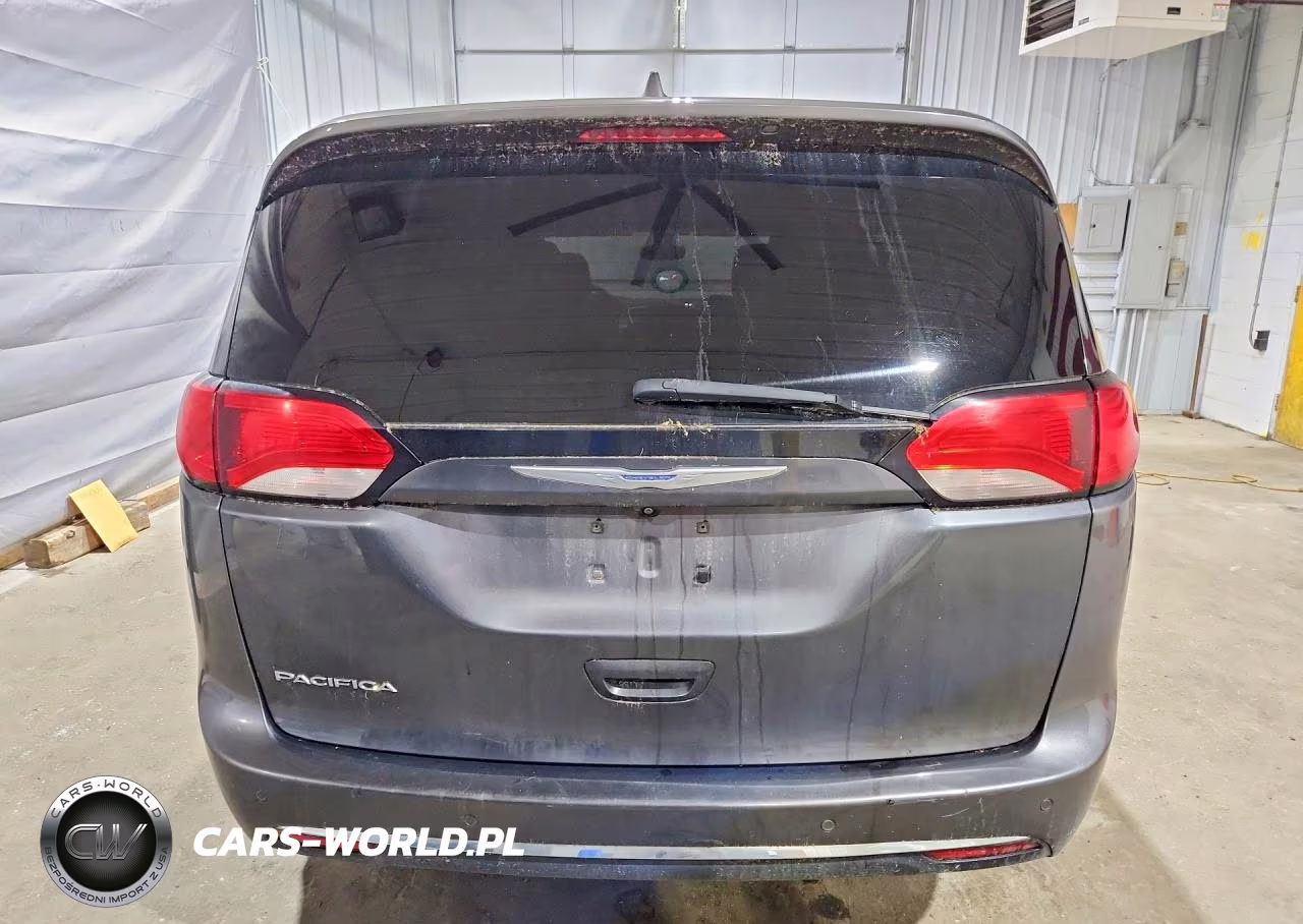 2017 Chrysler Pacifica Touring L VIN:2C4RC1BG3HR636086 - 6
