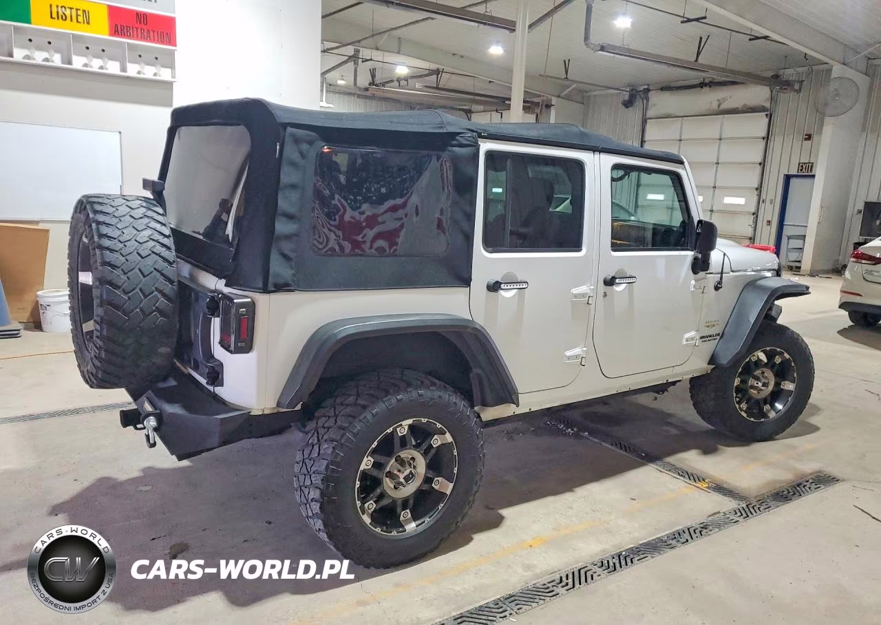 2013 Jeep Wrangler Unlimited Sahara VIN:1C4BJWEG1DL601775 - 3