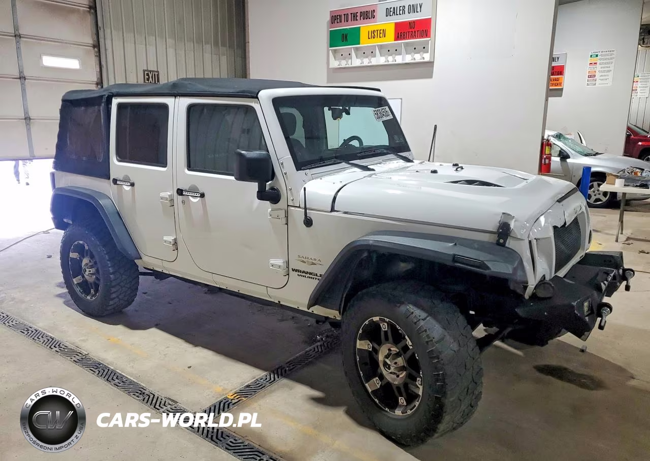 2013 Jeep Wrangler Unlimited Sahara VIN:1C4BJWEG1DL601775 - 4