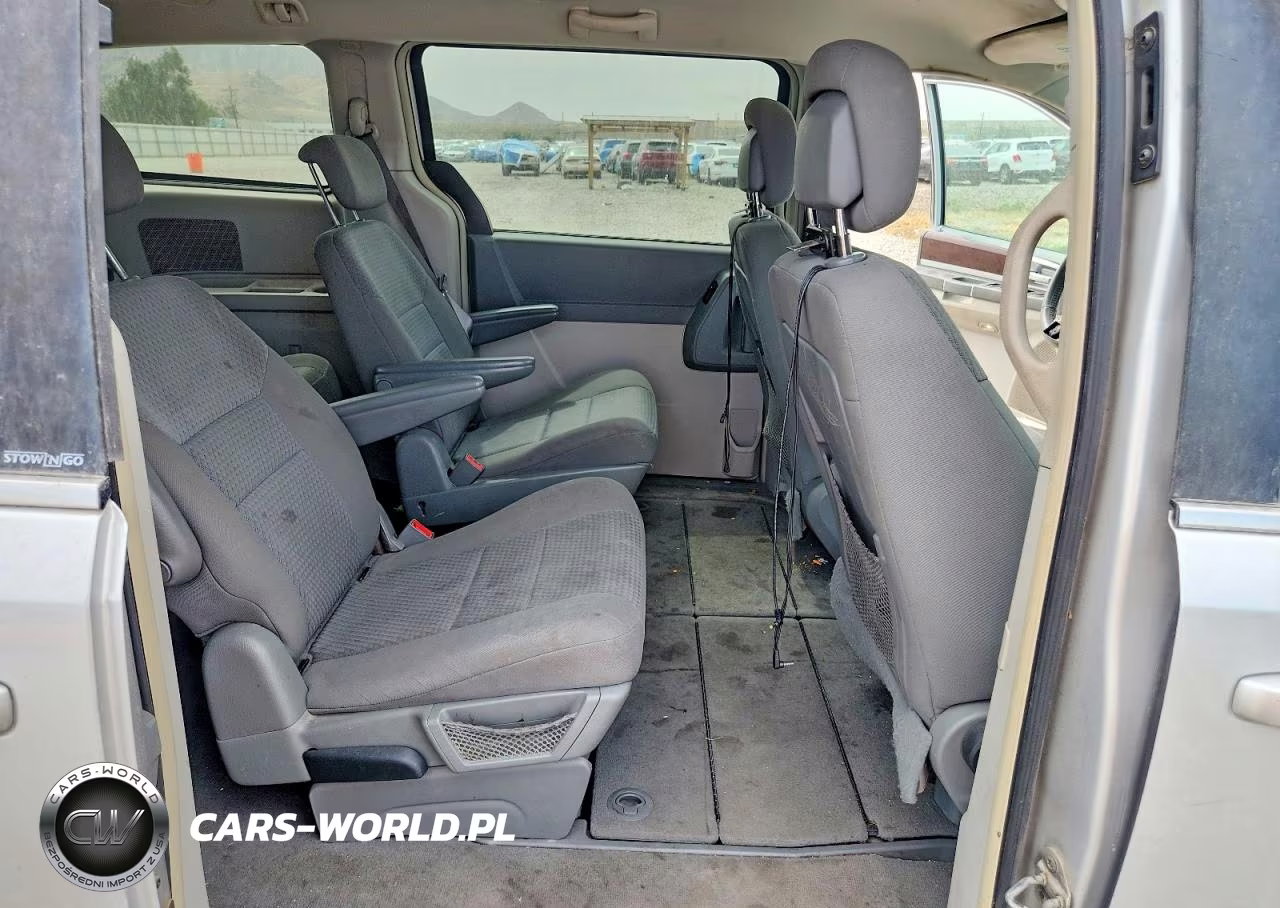 2010 Chrysler Town & Country Touring VIN:2A4RR5D12AR432152 - 11