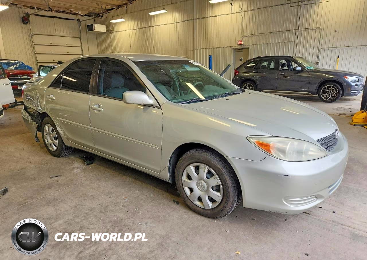 2002 Toyota Camry Le VIN:4T1BE32KX2U532051 - 4