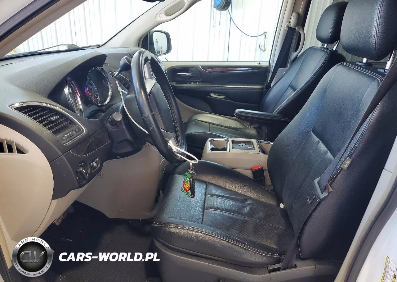 2015 Chrysler Town & Country Touring L VIN:2C4RC1CG8FR529420 - 7