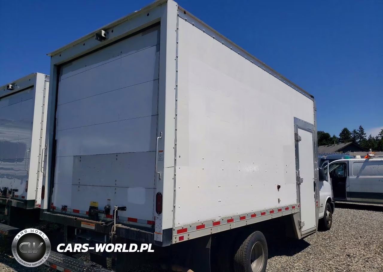 2021 Chevrolet Express G4500 VIN:1HA6GVC73MN006956 - 3