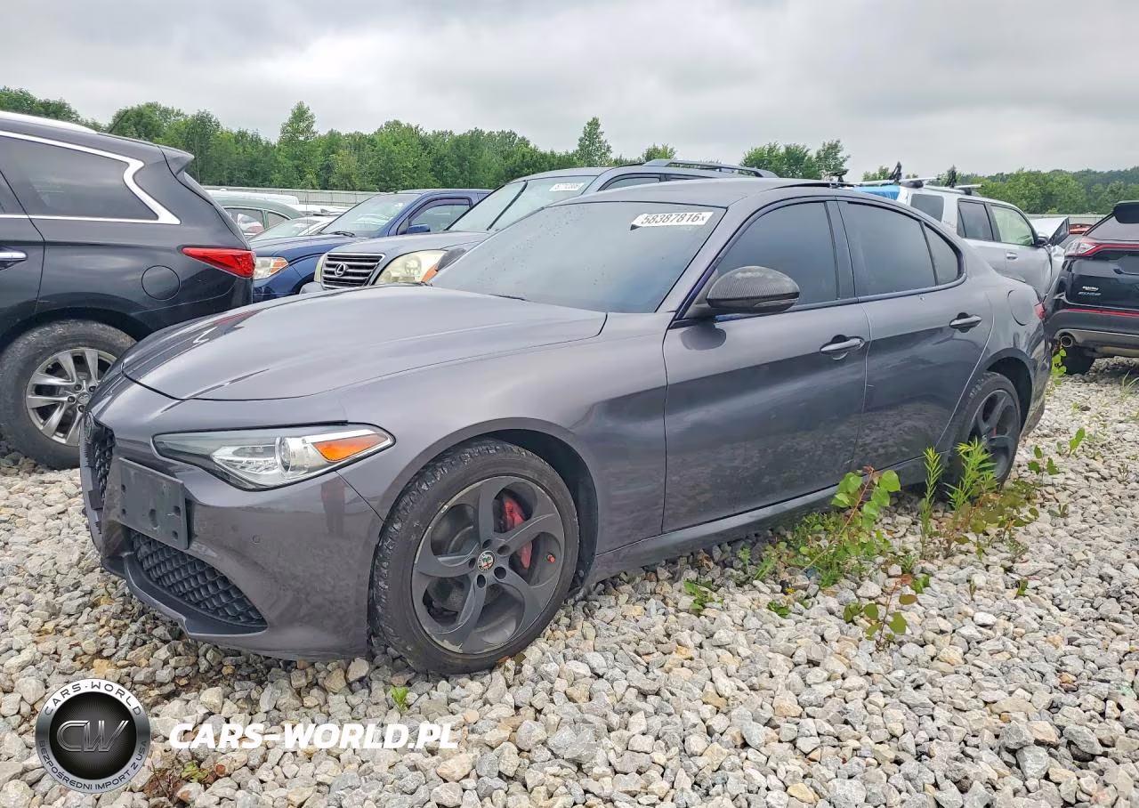 2017 Alfa Romeo Giulia Q4 – zdjęcie 1 z 12