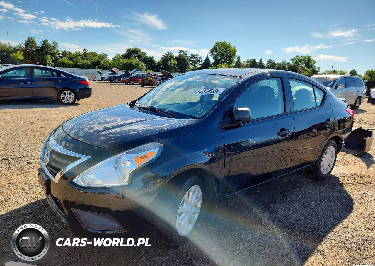 2015 Nissan Versa 1.6 S Plus – zdjęcie 1 z 13