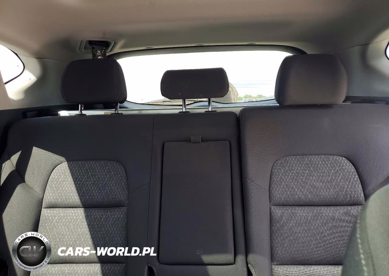 2018 Hyundai Tucson Value VIN:KM8J33A24JU648136 - 10