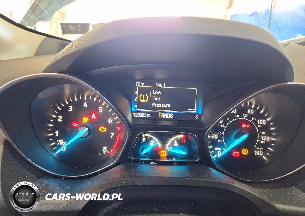 2017 Ford Escape Se VIN:1FMCU0G9XHUE89786 - 9