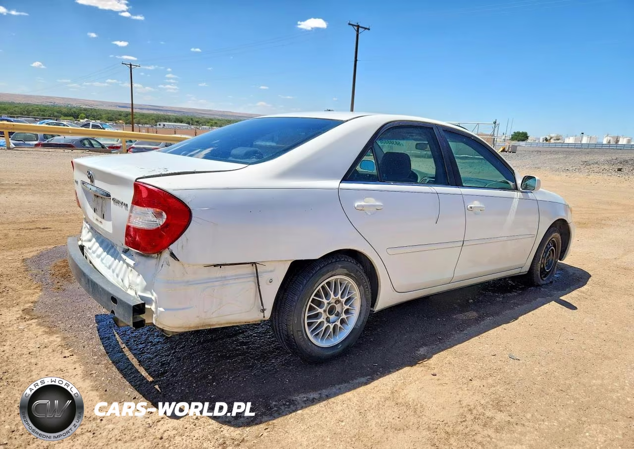2002 Toyota Camry Le VIN:4T1BE32K22U055082 - 3