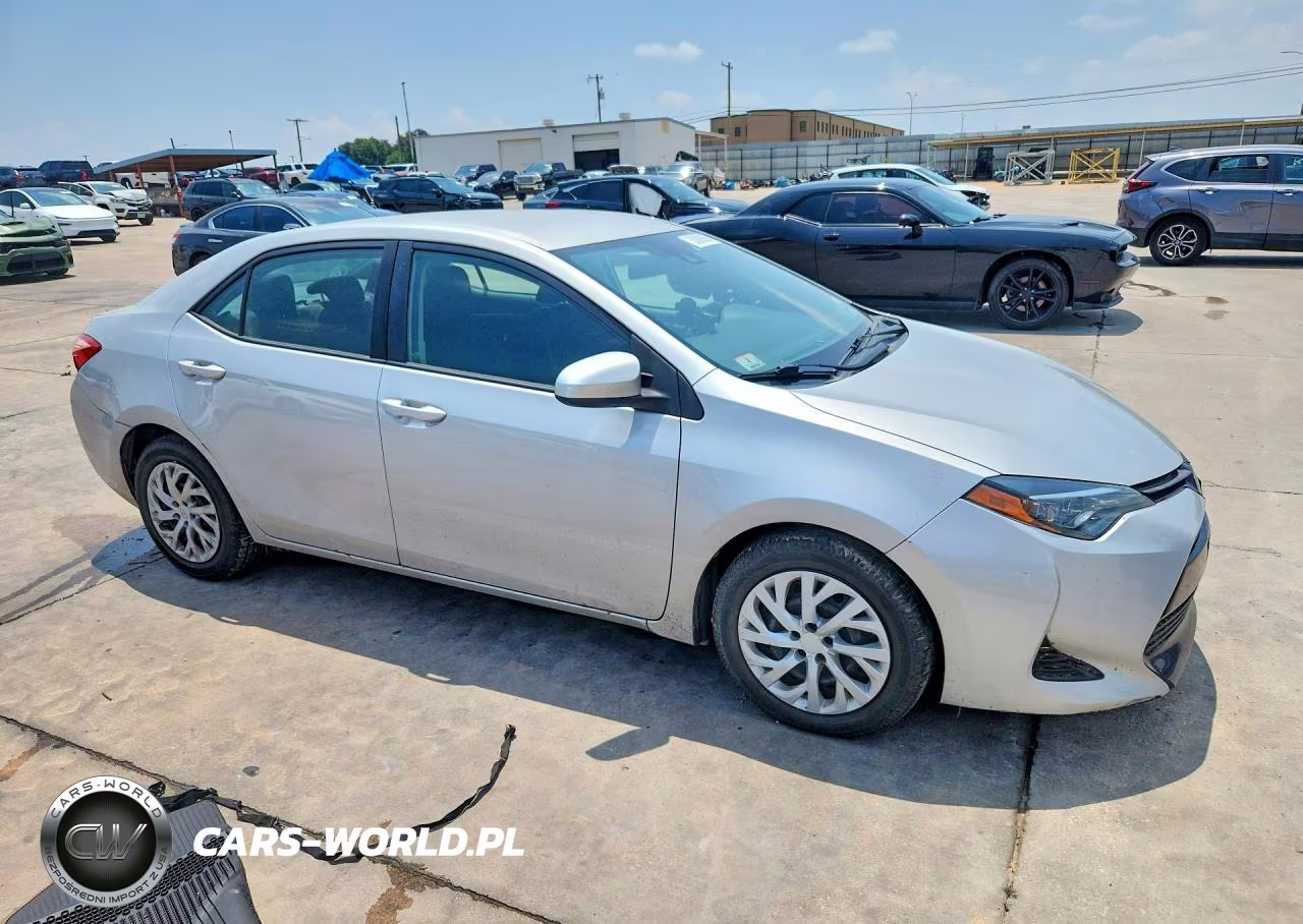 2018 Toyota Corolla Le VIN:2T1BURHE7JC981131 - 4