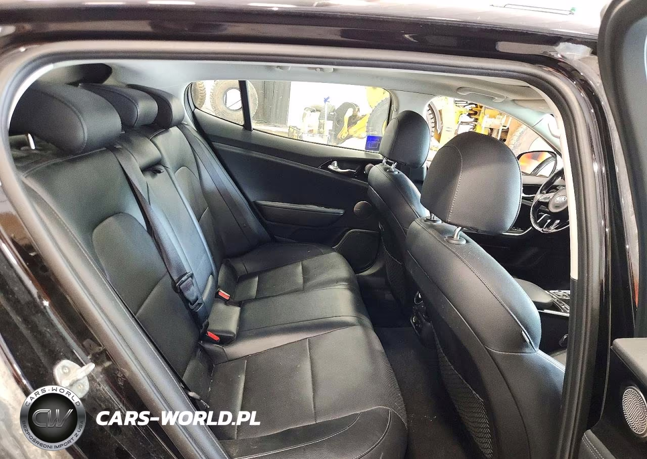 2018 Kia Stinger Premium VIN:KNAE25LA4J6017042 - 10
