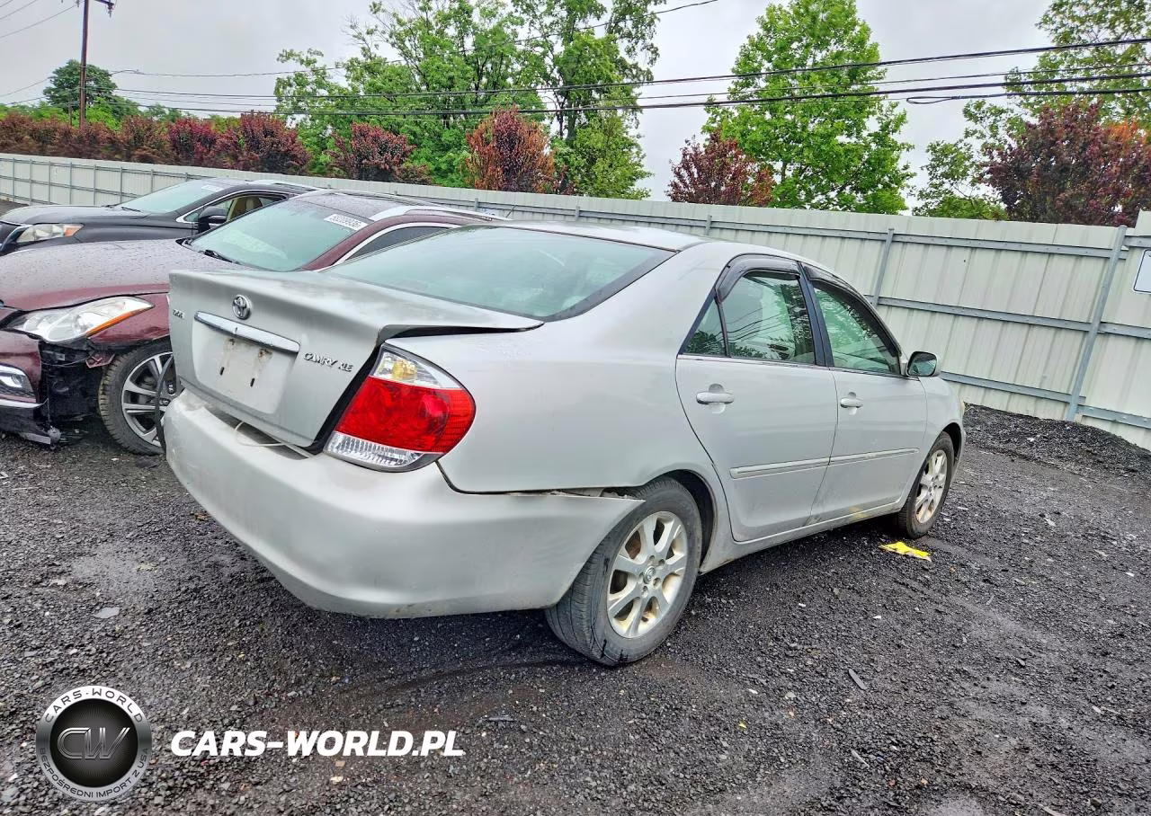 2005 Toyota Camry Xle VIN:4T1BE30K45U986948 - 3