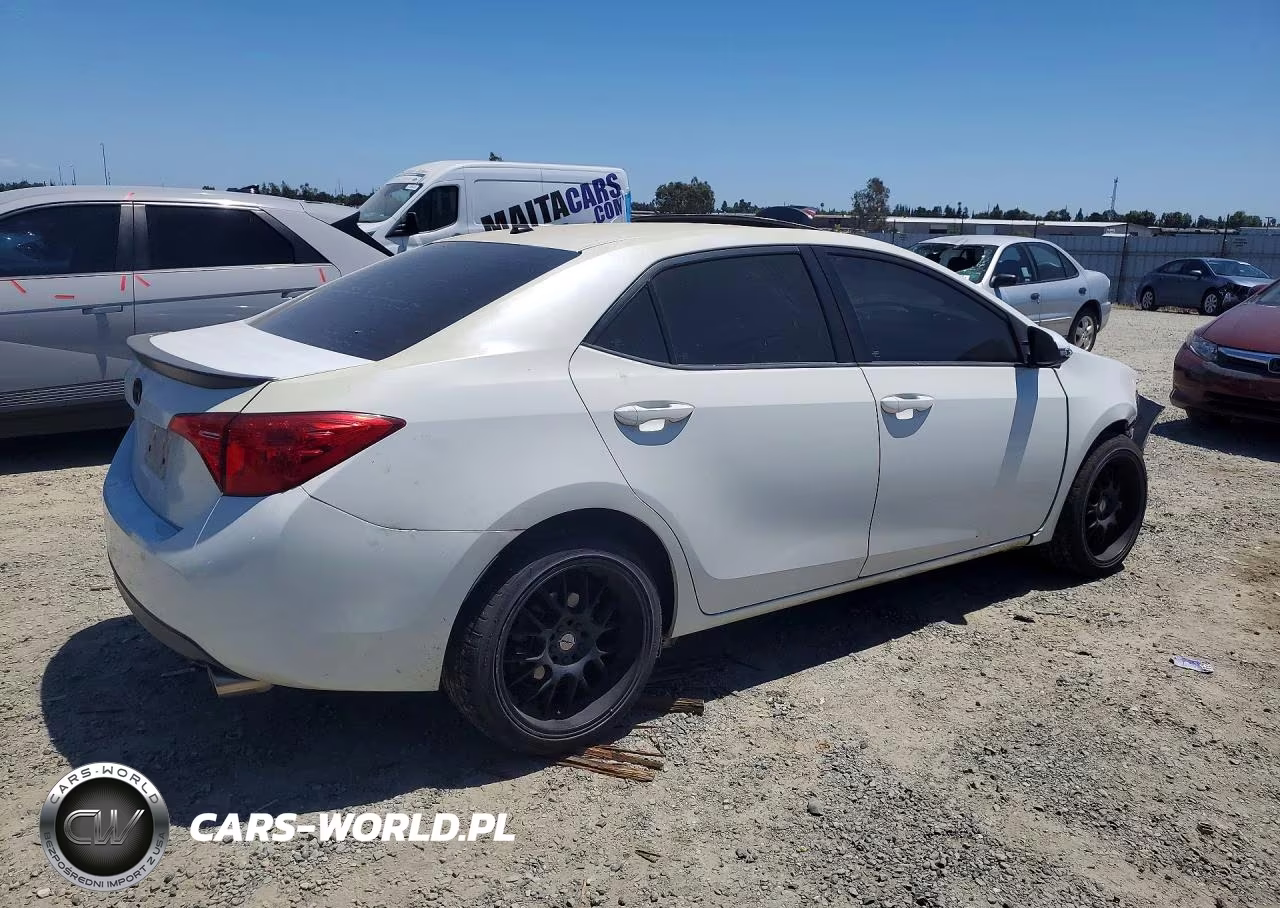 2017 Toyota Corolla Se VIN:5YFBURHE5HP665253 - 3