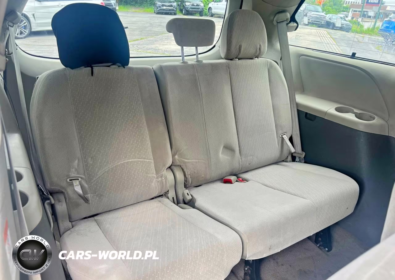 2018 Toyota Sienna Le VIN:5TDKZ3DC7JS903233 - 10
