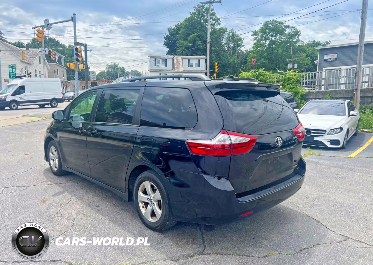 2018 Toyota Sienna Le VIN:5TDKZ3DC7JS903233 - 2
