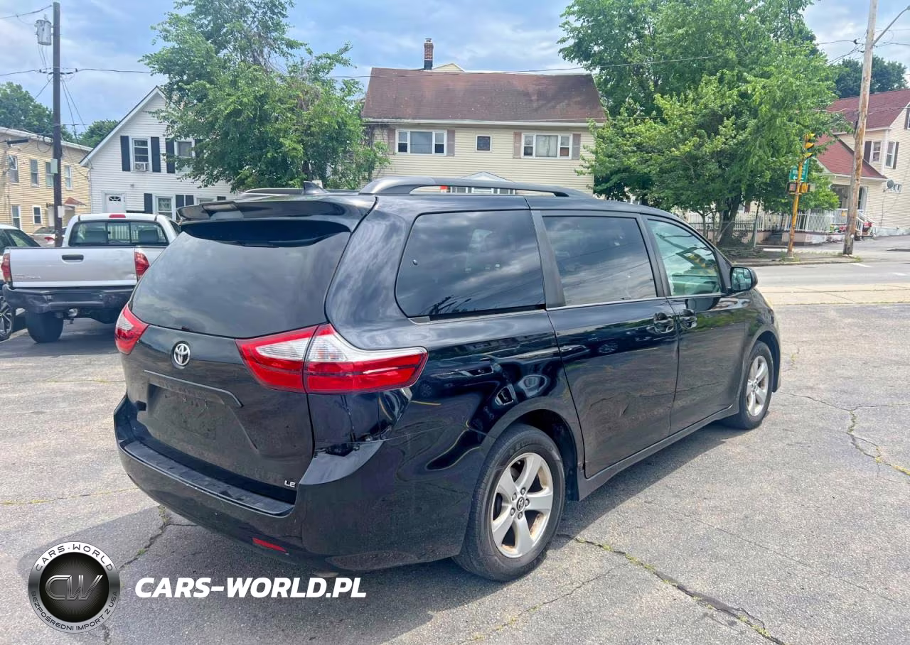2018 Toyota Sienna Le VIN:5TDKZ3DC7JS903233 - 3