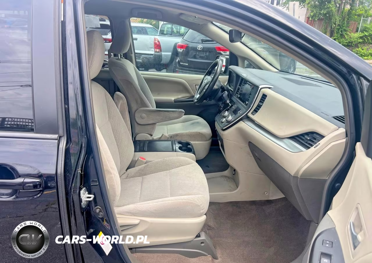 2018 Toyota Sienna Le VIN:5TDKZ3DC7JS903233 - 5