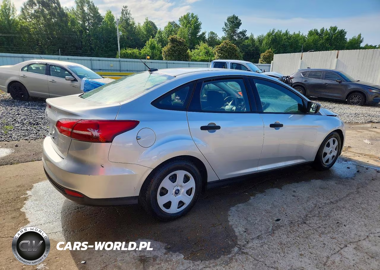 2017 Ford Focus S VIN:1FADP3E25HL282080 - 3