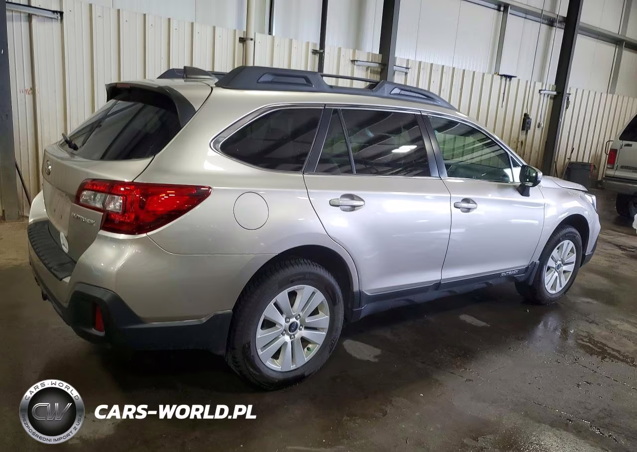2018 Subaru Outback 2.5I Premium VIN:4S4BSAHC6J3216972 - 3
