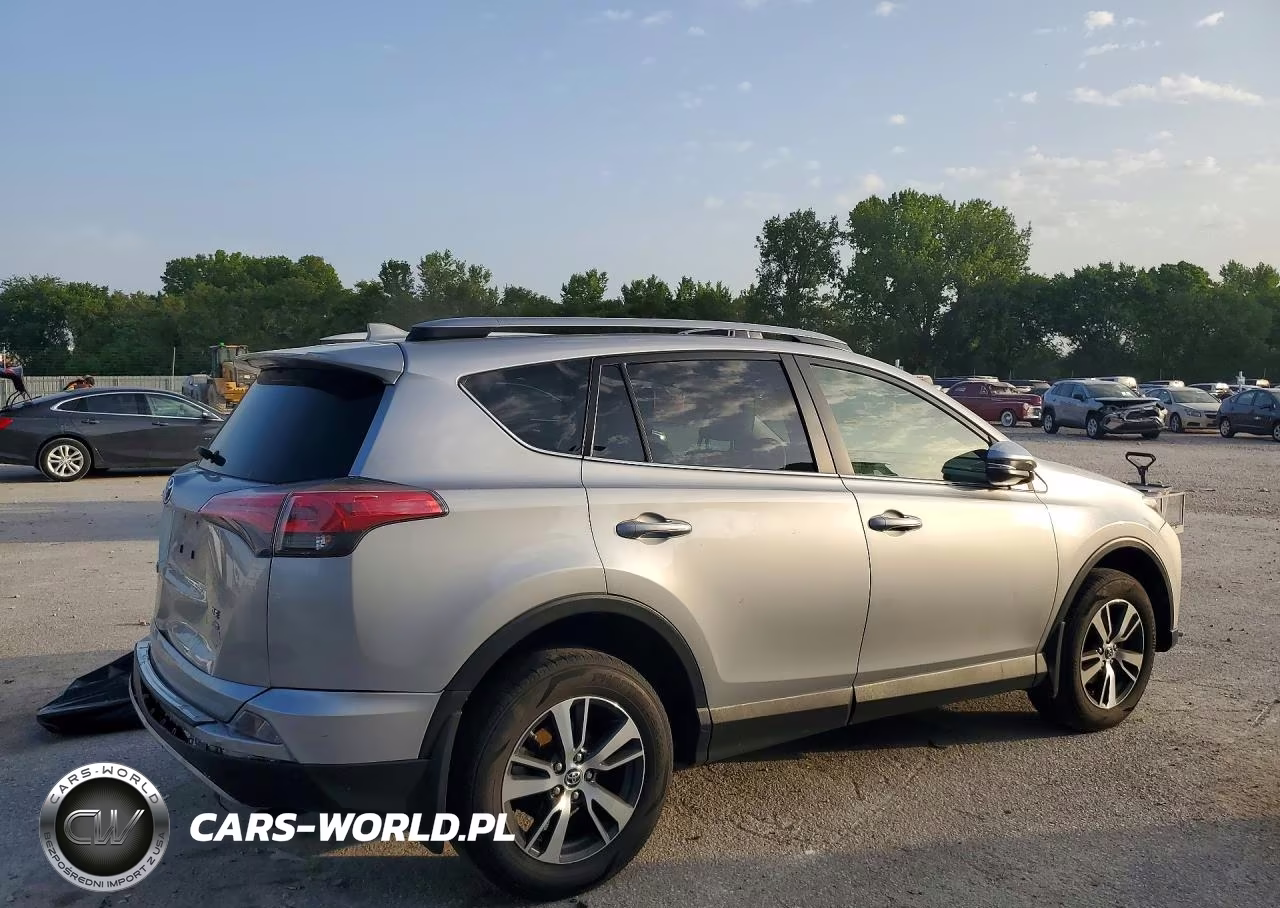 2018 Toyota Rav4 Xle VIN:JTMRFREV4JJ204844 - 3