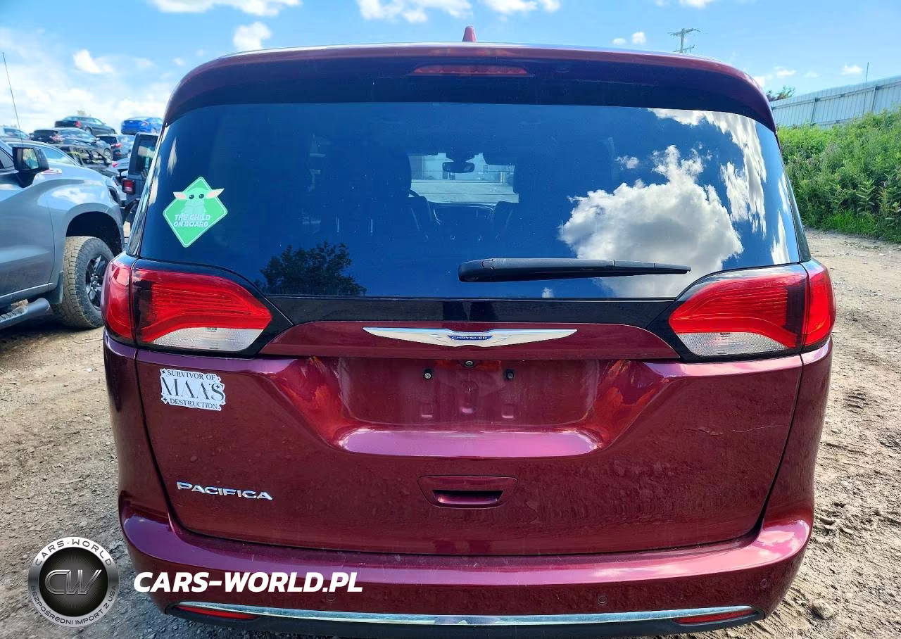 2018 Chrysler Pacifica Touring L VIN:2C4RC1BG7JR233556 - 6