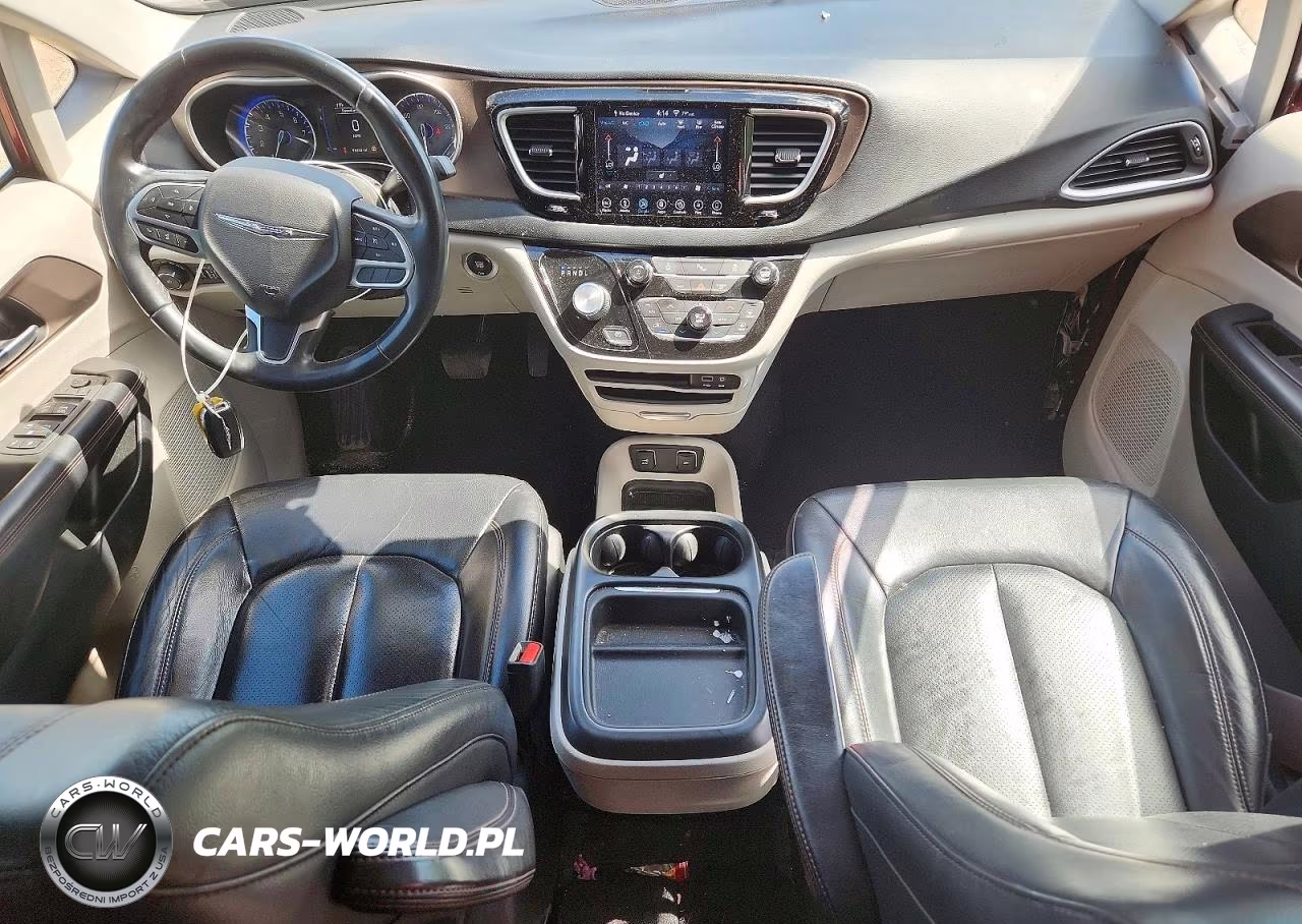 2018 Chrysler Pacifica Touring L VIN:2C4RC1BG7JR233556 - 8