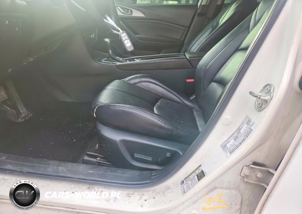 2018 Mazda 3 Touring VIN:3MZBN1V30JM171586 - 12