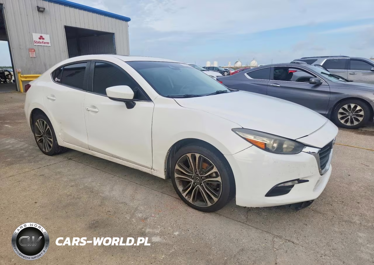 2018 Mazda 3 Touring VIN:3MZBN1V30JM171586 - 4