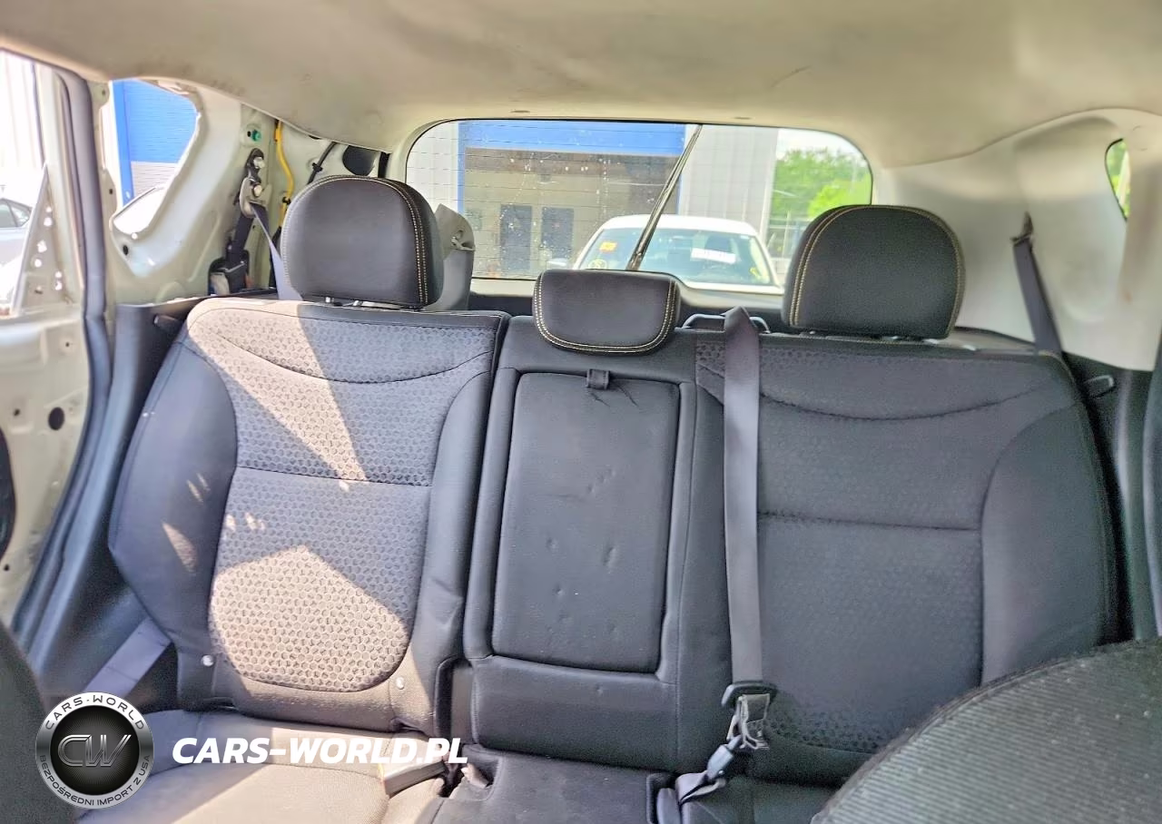 2015 Kia Soul + VIN:KNDJP3A54F7183060 - 10