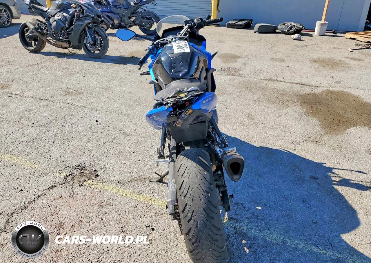 2024 Suzuki Gsx800 F VIN:JS1EM13B9R7101212 - 4