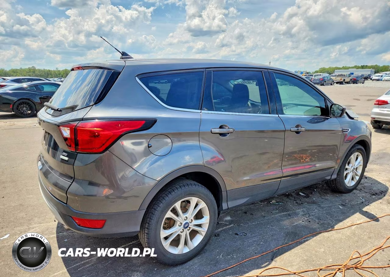 2019 Ford Escape Se VIN:1FMCU0GD6KUA55747 - 3
