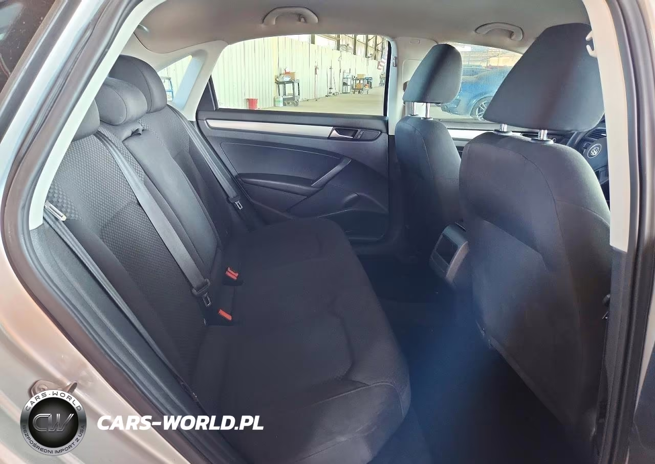 2015 Volkswagen Passat S VIN:1VWAT7A30FC061544 - 10