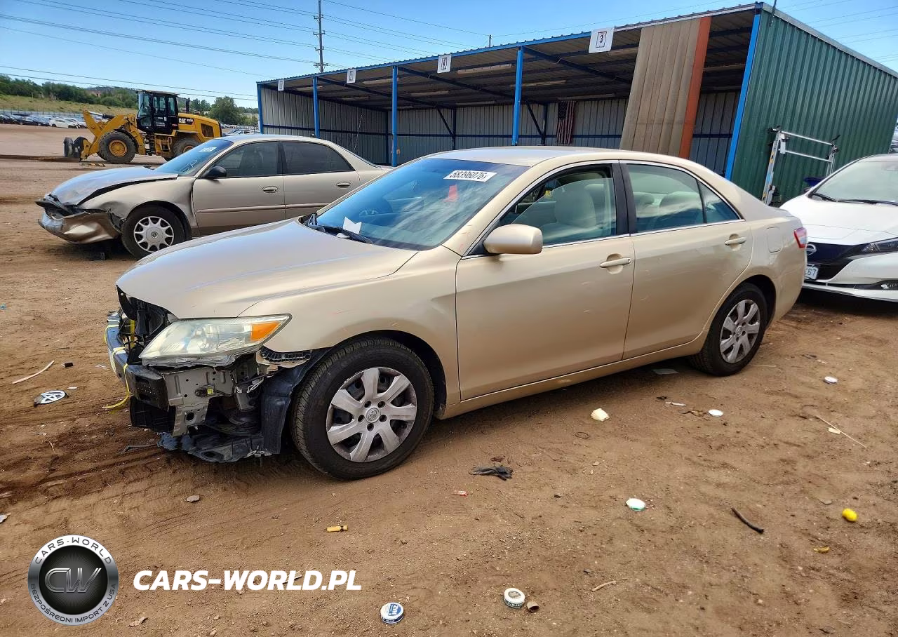 2011 Toyota Camry Le – zdjęcie 1 z 13