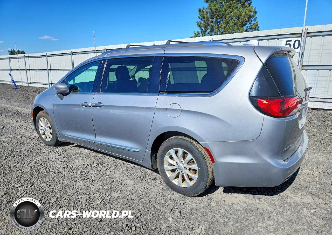 2019 Chrysler Pacifica Touring L VIN:2C4RC1BGXKR626632 - 2