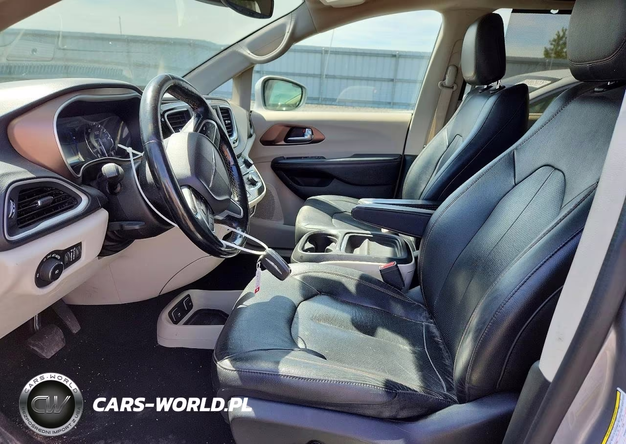 2019 Chrysler Pacifica Touring L VIN:2C4RC1BGXKR626632 - 7