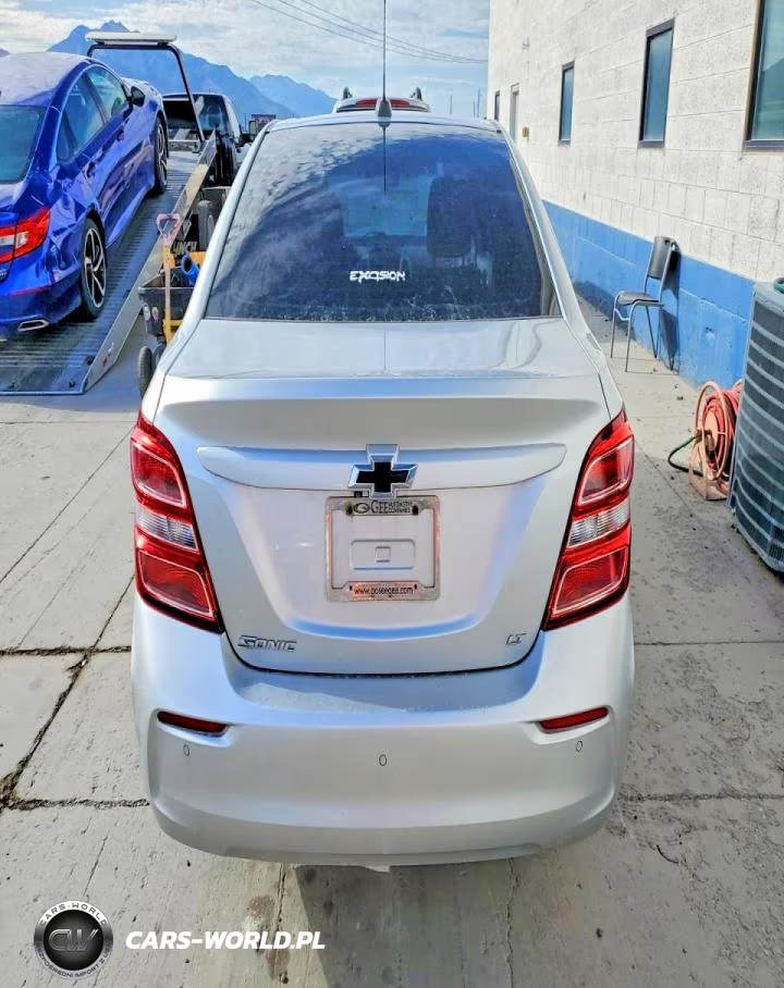 2018 Chevrolet Sonic Lt VIN:1G1JD5SG2J4137850 - 6