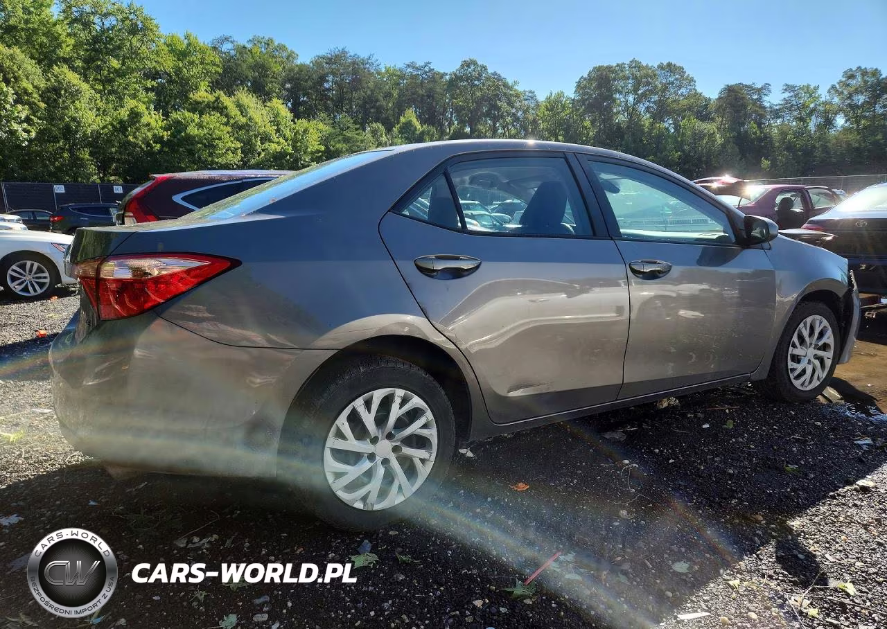 2017 Toyota Corolla Le VIN:2T1BURHE4HC875116 - 3