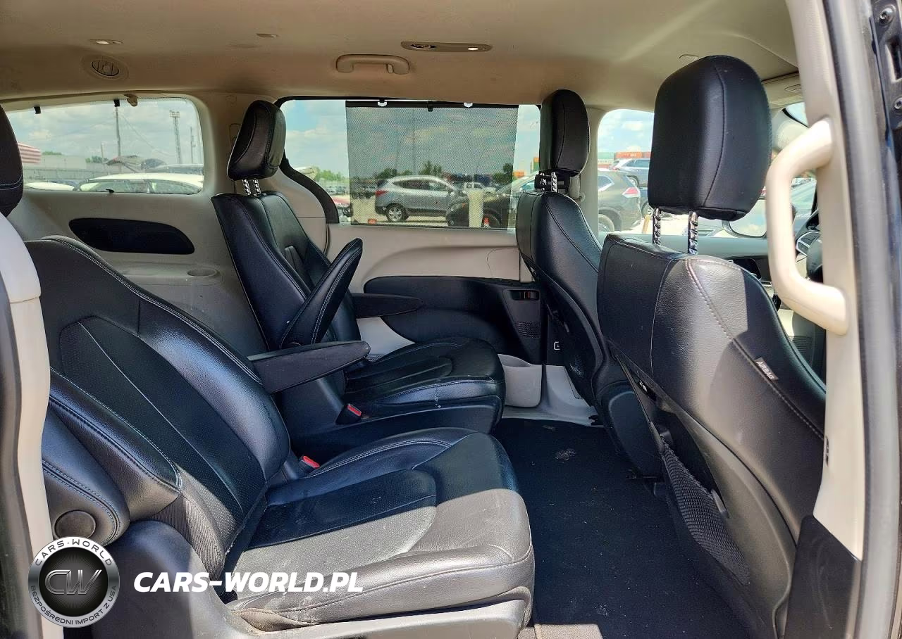 2021 Chrysler Pacifica Hybrid Touring L VIN:2C4RC1L73MR585908 - 10