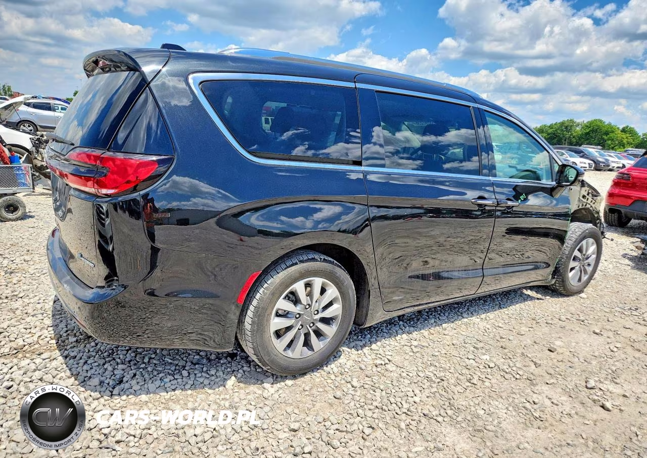 2021 Chrysler Pacifica Hybrid Touring L VIN:2C4RC1L73MR585908 - 3