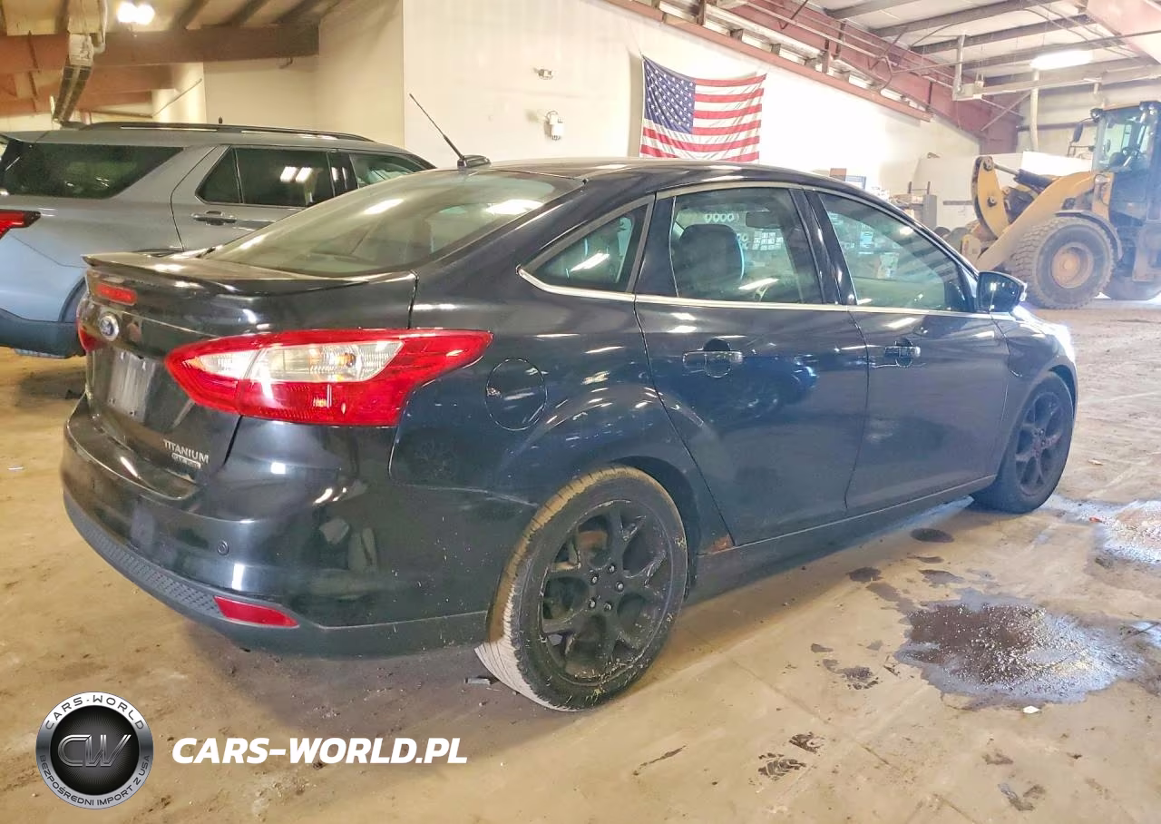 2012 Ford Focus Titanium VIN:1FAHP3J29CL408618 - 3