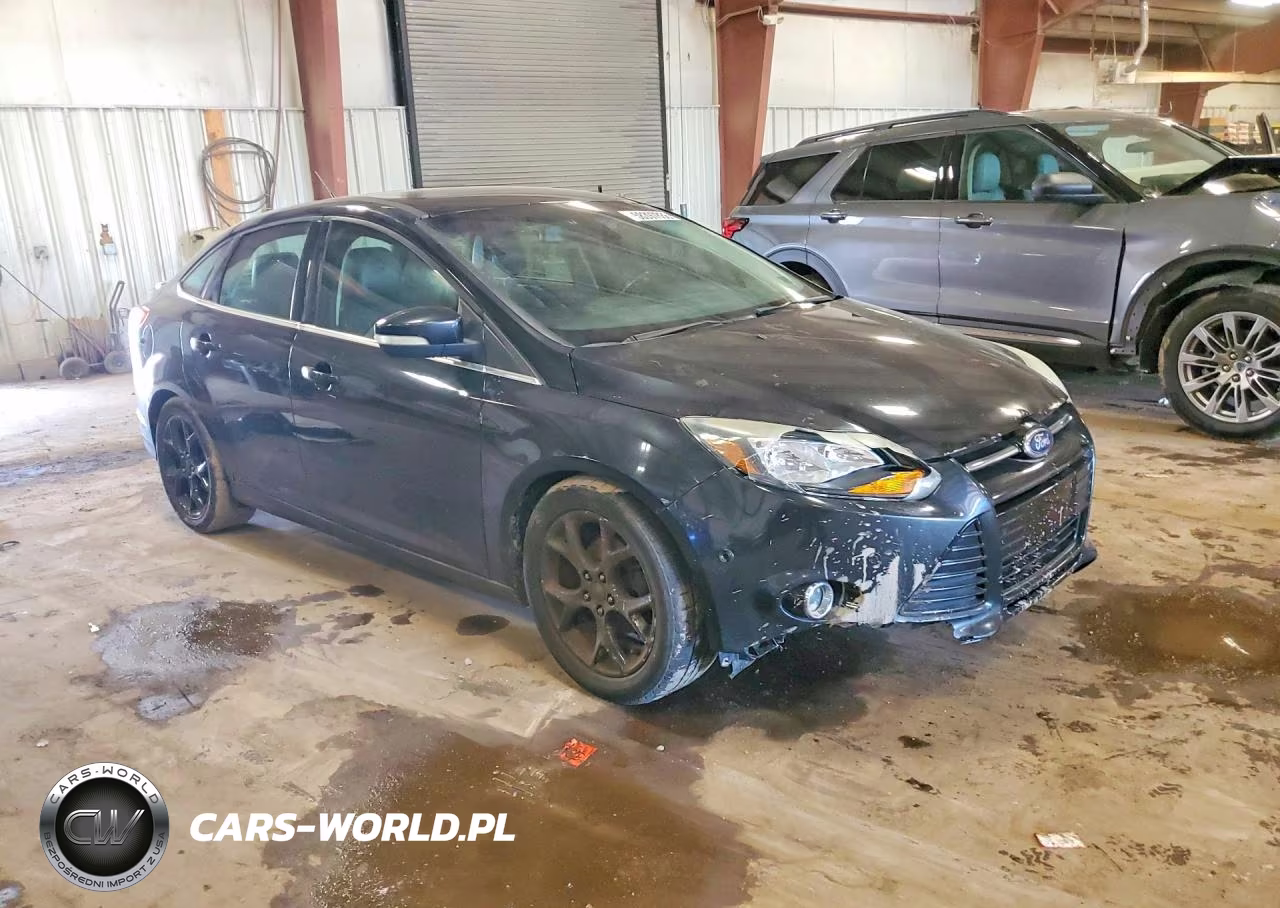 2012 Ford Focus Titanium VIN:1FAHP3J29CL408618 - 4