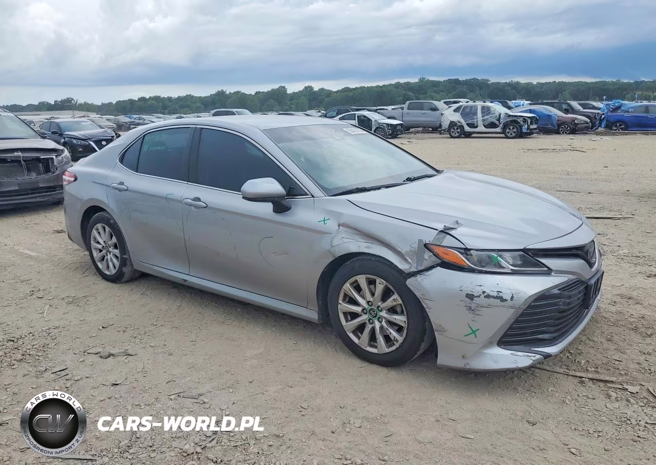 2018 Toyota Camry Le VIN:4T1B11HK6JU515771 - 4