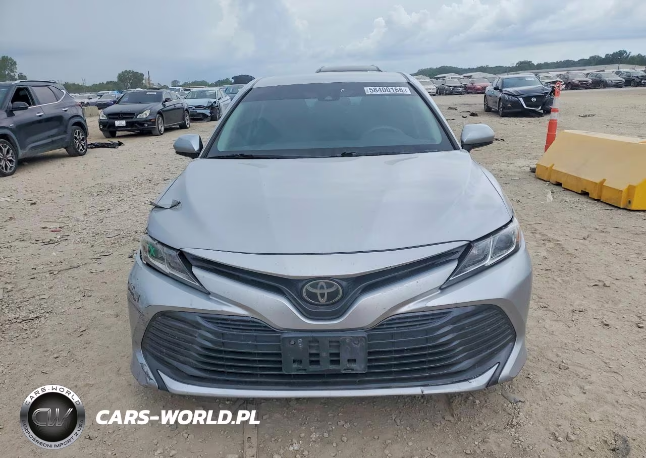 2018 Toyota Camry Le VIN:4T1B11HK6JU515771 - 5