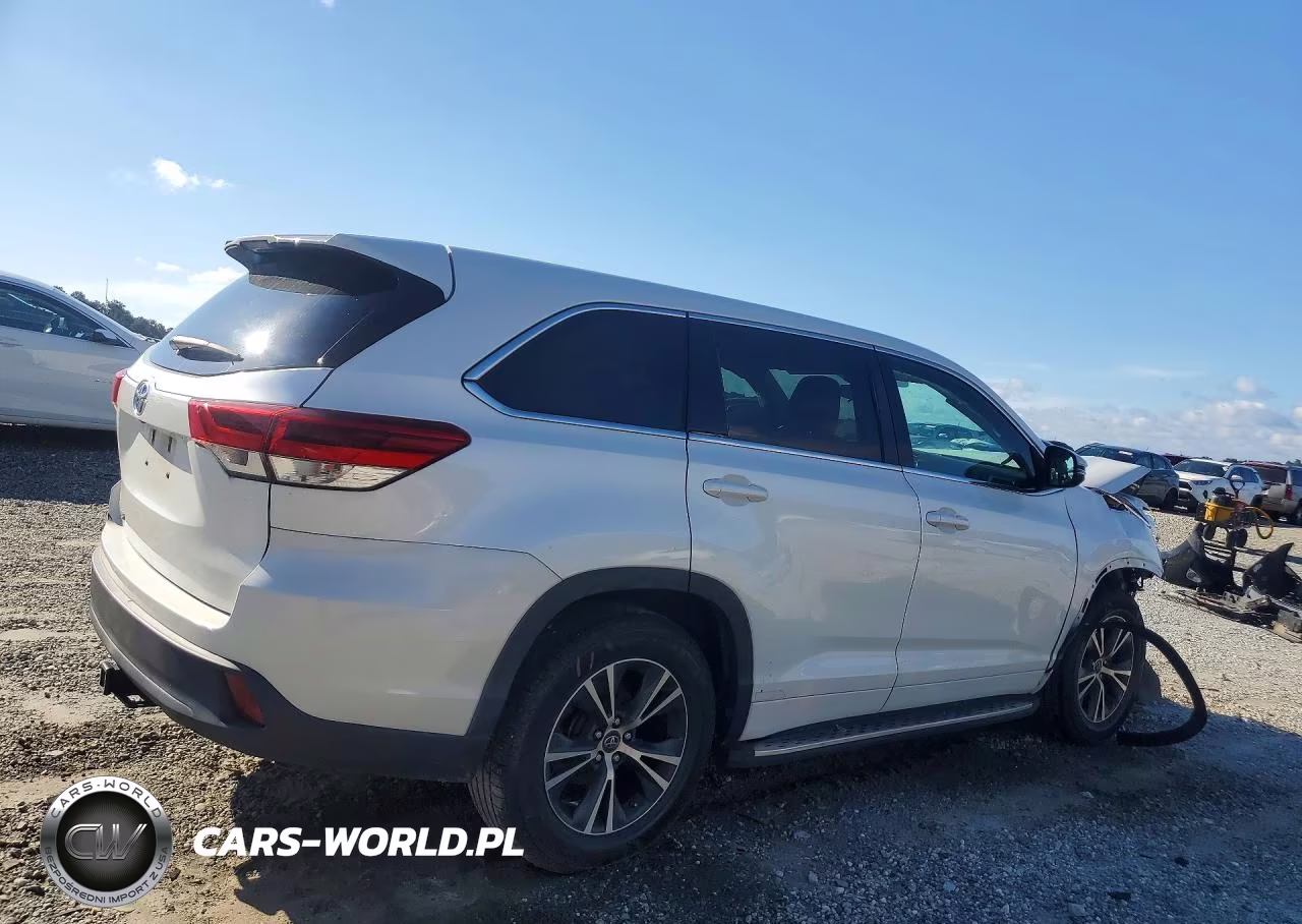 2017 Toyota Highlander Le VIN:5TDZZRFH5HS211184 - 3