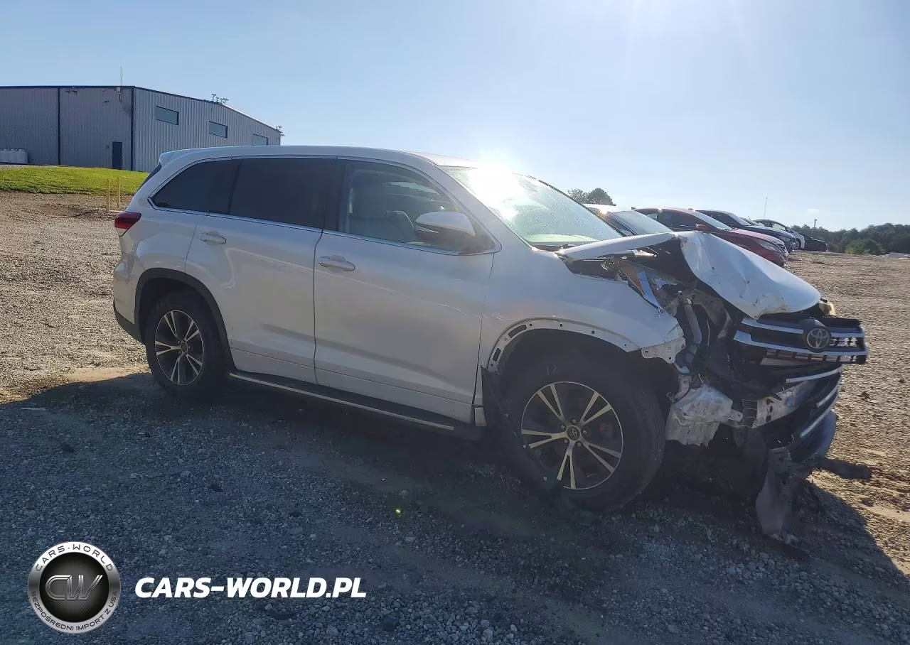 2017 Toyota Highlander Le VIN:5TDZZRFH5HS211184 - 4