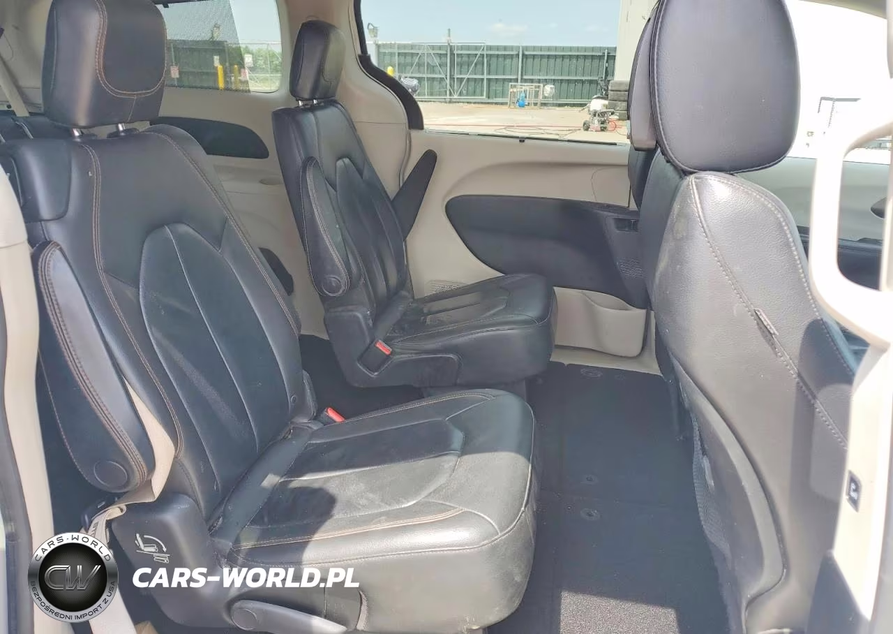 2017 Chrysler Pacifica Touring L VIN:2C4RC1BG1HR569150 - 11