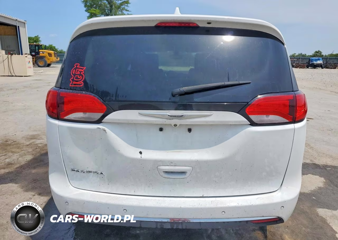 2017 Chrysler Pacifica Touring L VIN:2C4RC1BG1HR569150 - 6