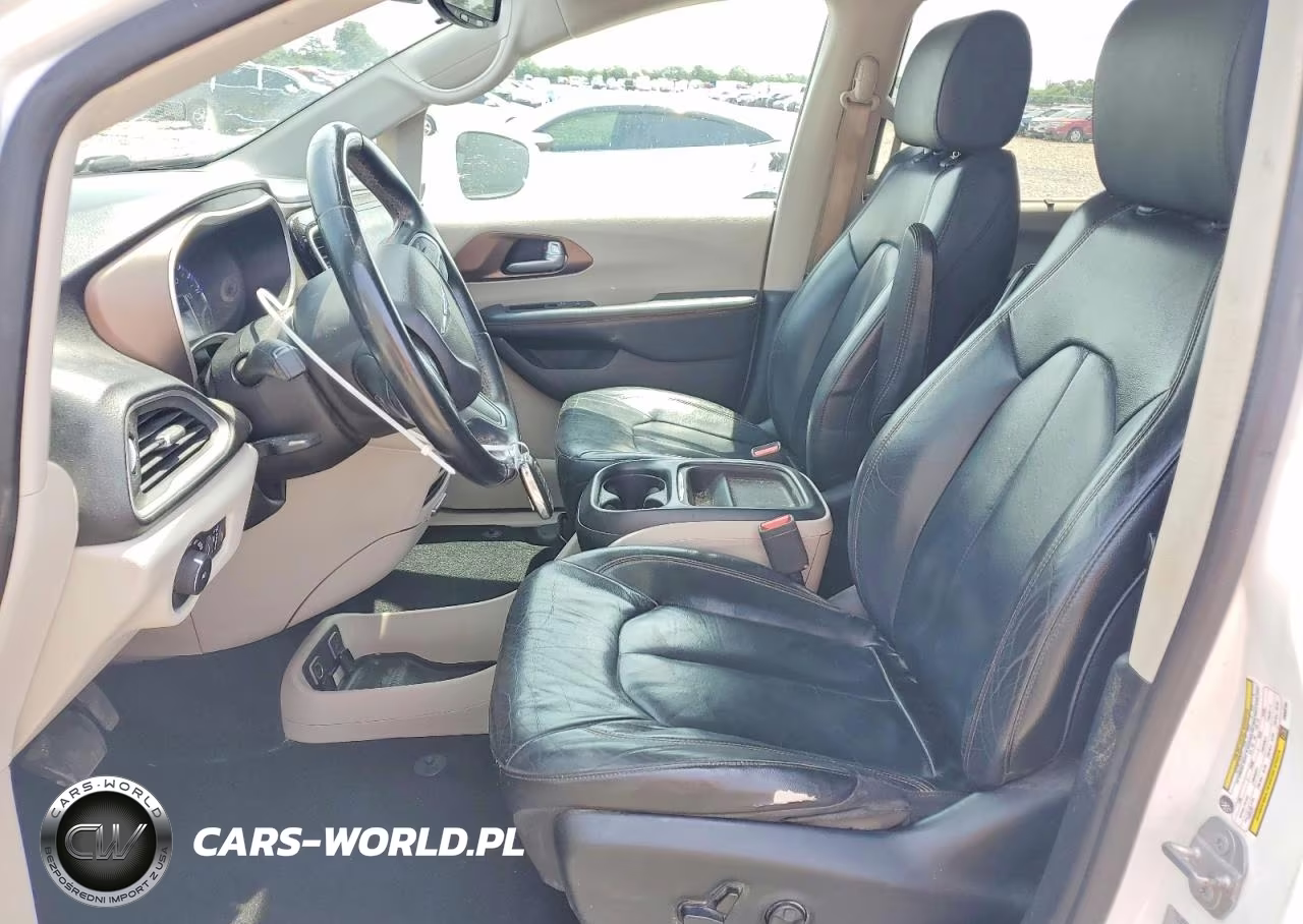 2017 Chrysler Pacifica Touring L VIN:2C4RC1BG1HR569150 - 7